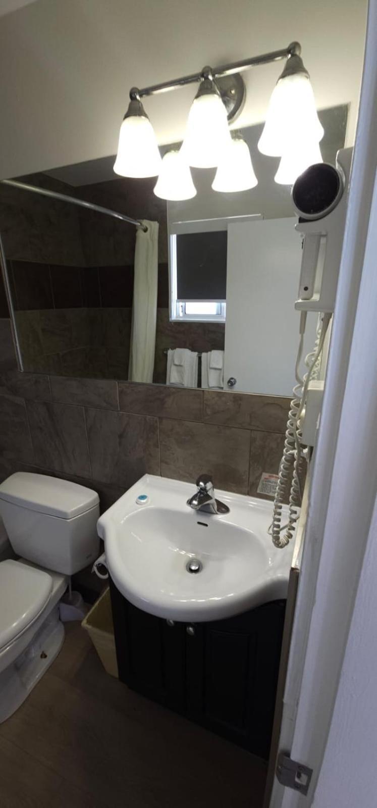 Riverside Motel Penticton Luaran gambar